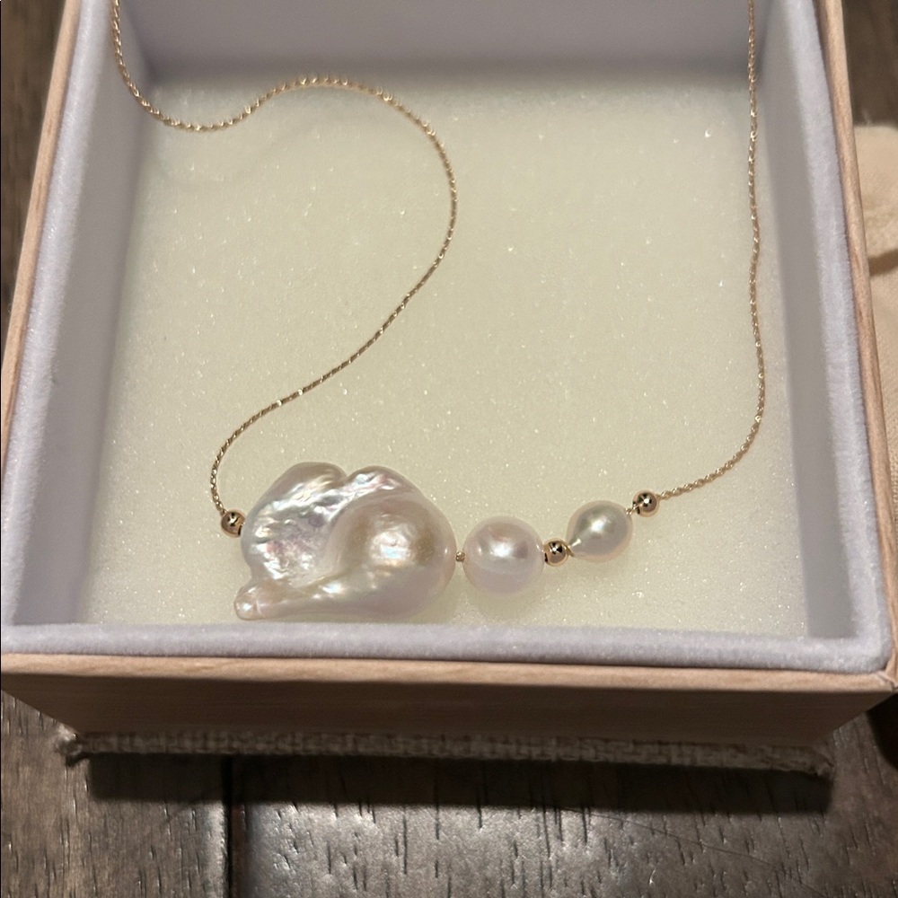 Lili Claspe Daniella Gold Pearl Necklace - Picture 4 of 8